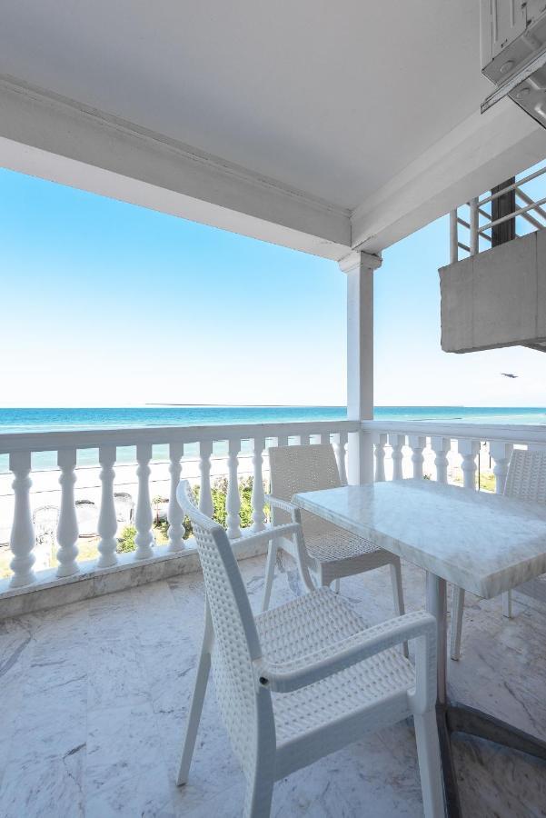 Blue Flag, Nilie Hospitality Mgmt Apartment Olympic Beach Exterior photo