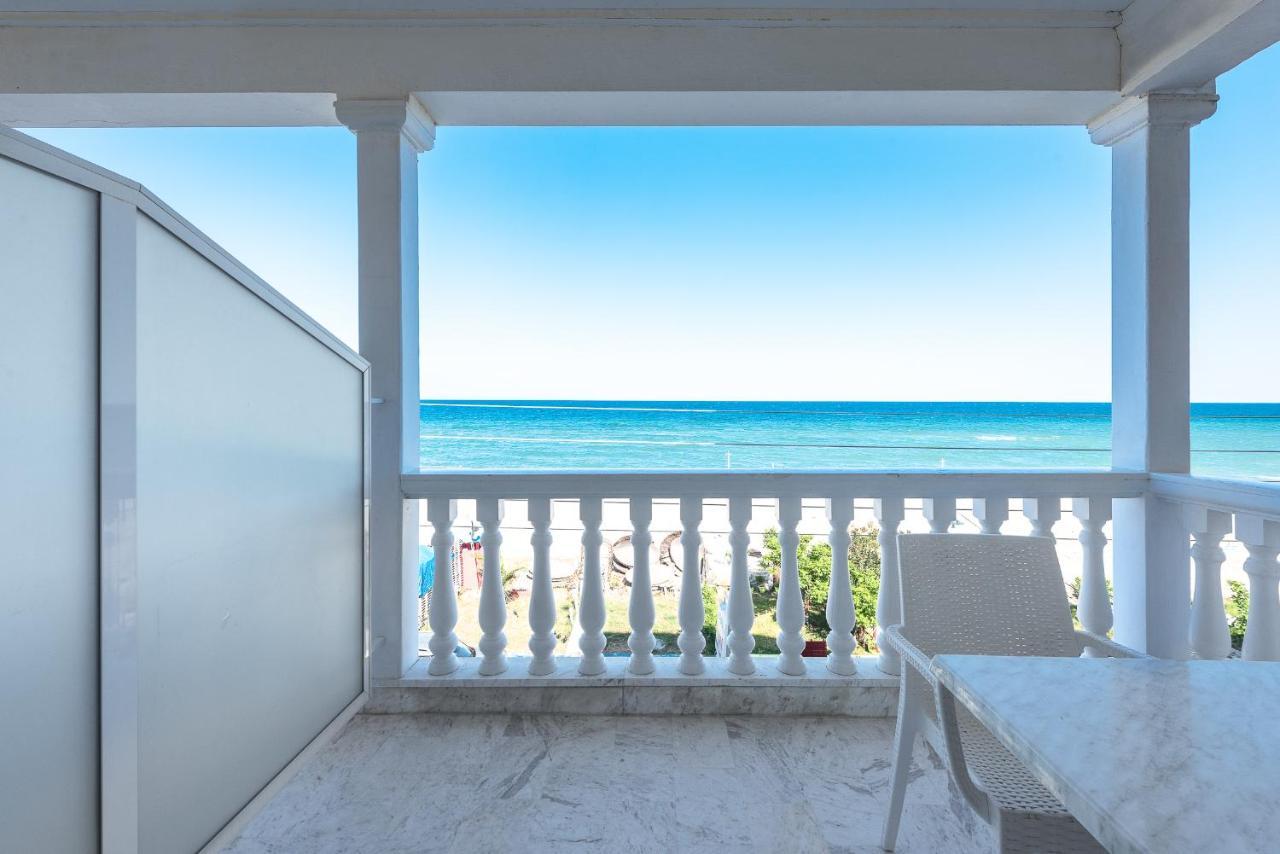 Blue Flag, Nilie Hospitality Mgmt Apartment Olympic Beach Exterior photo